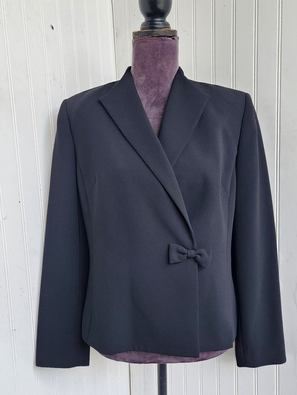 Le Suit Blazer Black Long Sleeve Off Center One Button Cute Bow Detail Size 12P
